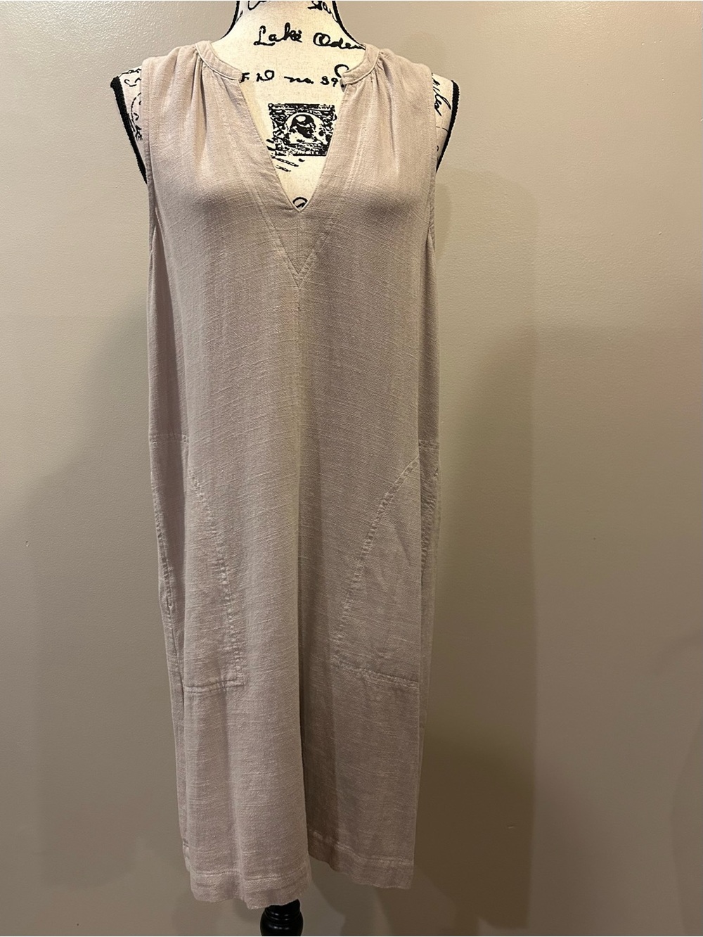Splendid Linen Blend V-Neck Sleeveless Shift Dress